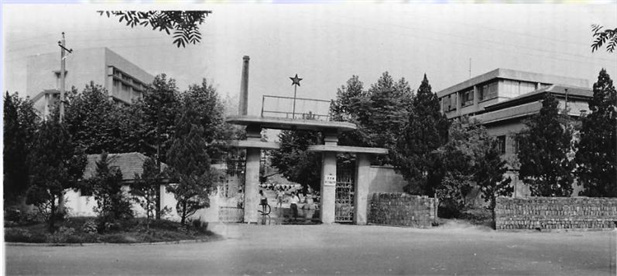 1950年，中南生物學(xué)制品廠（武漢生物制品研究所前身）成立.jpg