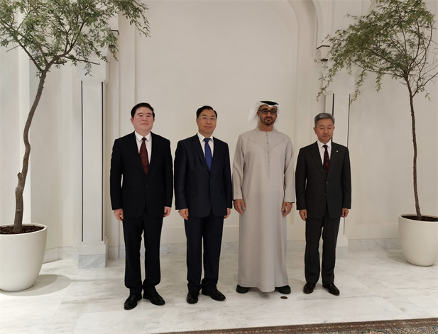 2022年12月，國(guó)藥集團(tuán)董事長(zhǎng)劉敬楨率領(lǐng)集團(tuán)生物醫(yī)藥合作代表團(tuán)出訪阿拉伯聯(lián)合酋長(zhǎng)國(guó)。阿拉伯聯(lián)合酋長(zhǎng)國(guó)總統(tǒng)穆罕默德在阿聯(lián)酋阿布扎比接見劉敬楨董事長(zhǎng)一行，并感謝國(guó)藥集團(tuán)為阿聯(lián)酋抗擊疫情所做的貢獻(xiàn).jpg