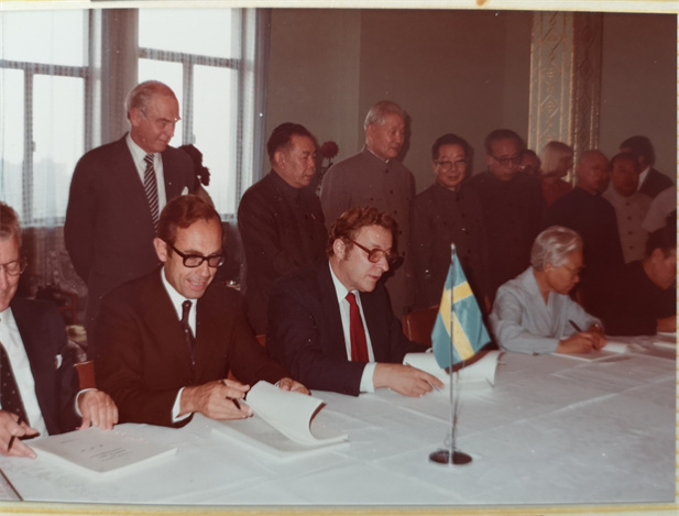 1982年9月15日，國藥與瑞典法瑪西亞普強公司合資建立華瑞制藥有限公司。華瑞制藥是第一家中瑞合資企業(yè)。.jpg