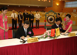 2004年6月，現(xiàn)代制藥在上交所上市