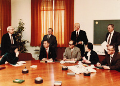 1978年，許文思帶領(lǐng)上海醫(yī)藥工業(yè)研究院代表團(tuán)在德國(guó)赫斯特公司考察。1994年許文思當(dāng)選首批中國(guó)工程院院士
