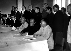 1982年，國藥外貿(mào)與瑞典法瑪西亞普強公司合資建立華瑞制藥有限公司。華瑞制藥是第一家中瑞合資企業(yè)。