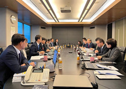 2023年12月19日至21日，劉敬楨一行與韓美藥品社長林珠賢、CEO樸宰賢等進(jìn)行座談交流