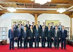 2023年12月20日，國藥集團(tuán)黨委書記、董事長劉敬楨參加韓國總理韓德洙會見中方代表團(tuán)活動并作為代表發(fā)言