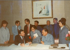 1982年，國藥外貿(mào)與百時美施貴寶公司合資建立中美上海施貴寶制藥有限公司，中美上海施貴寶是中國第一家中美合資制藥公司。